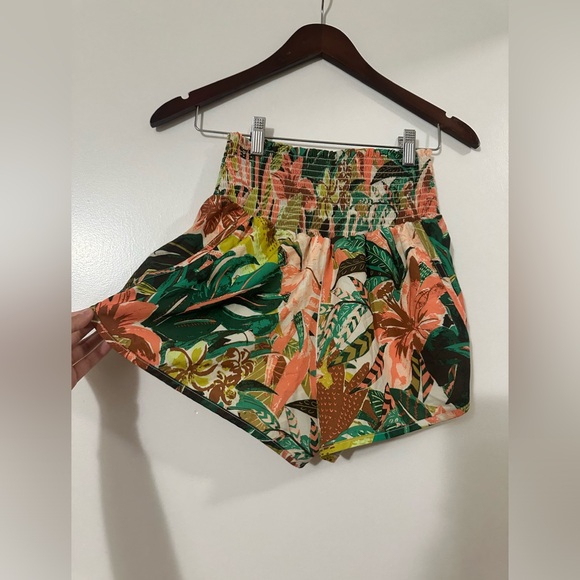 Offline by Aerie Real Me Floral Smocked Running Shorts Summer Womens Size M - Picture 4 of 5